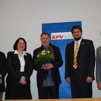 Bild vergrößern:Der neu gewählte Landesvorstand der Kommunalpolitischen Vereinigung. Marcus Weise (Beisitzer), Heike Brehmer MdB (stellv. Vorsitzende), Dieter Klein (Vorsitzende), Tobias Krull (stellv. Landesvorsitzender) und Herbert Becker (Schatzmeister) (v.l.n.r.)
Es fehlen die Beisitzer Erich Eckart, Torsten Pyka, Hubert Salzborn und Heinz-Jürgen Twartz