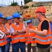 Bild vergrößern:Der Finanz- und Grundstücksausschuss in der Landeshauptstadt Magdeburg unter ihren Vorsitzenden Reinhard Stern, besichtigten am letzten Freitag (15.06) die Baustelle Eisenbahnüberführung Ernst-Reuter-Allee (Tunnel). 