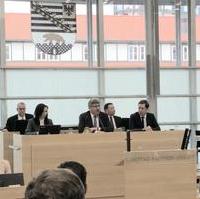 Bild vergrößern:Der neue Landtagspräsident Hardy Güssau leitet nach seiner Wahl die erste Sitzung des neuen Landtages