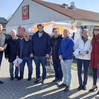 Bild vergrößern:Der Infostand des CDU-Ortsverbandes Ottersleben-Lemsdorf am 26. März wurde auch vom CDU-Landesvorsitzenden Sven Schulze (g.l.) unterstützt.