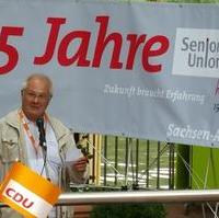 Bild vergrößern:Beim Festempfang -25 Jahre Senioren Union Sachsen-Anhalt- spricht deren Landesvorsitzender Prof. Dr. Wolfgang Merbach 