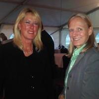 Bild vergrößern:Die Ministerin für Wissenschaft und Wirtschaft Prof. Dr. Birgitta Wolff und die CDU-Stadträtin Claudia Szydzick am Rande des IHK Sommerfestes -Wirtschaft und Sport- (v.r.n.l.)