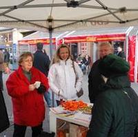 Bild vergrößern:Gute Stimmung am Stand der CDU Magdeburg auf der 6. Meile der Demokratie