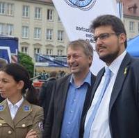 Bild vergrößern:Beim Aktionstag -Helfer unter Blaulicht- Dr. Martina von Witten (Johanniter Unfallhilfe), Stadtratsvorsitzender Andreas Schumann und CDU-Kreisvorsitzender Tobias Krull (v.l.n.r.)