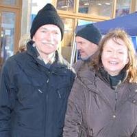 Bild vergrößern:Jürgen Scharf MdL und Sabine Wölfer, stellvertretende Kreisvorsitzende, unterstützten tatkräftig den Stand der CDU Magdeburg auf der Meile der Demokratie 2012 (v.l.n.r.)