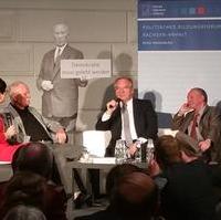 Bild vergrößern:Veranstaltung der Konrad Adenauer Stiftung unter dem Titel: Die Neugründung des Landes Sachsen-Anhalt im Jahr 1990. zu sehen von l.n.r. Edwina Koch-Kupfer MdL (Moderation), Prof. Dr. Mathias Tullner (Historiker), Dr. Reiner Haseloff (Ministerpräsident des Landes Sachsen-Anhalt) und Holger Doetsch (Sprecher des Ministeriums für Jugend und Sport der ersten und letzten demokratisch legitimierten Regierung der DDR)