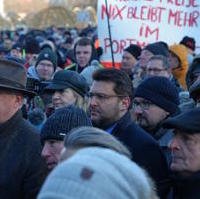 Bild vergrößern:Bauernproteste auf dem Magdeburger Domplatz am 08. Januar. Vor Ort auch der CDU-Kreisvorsitzende Tobias Krull (m.).