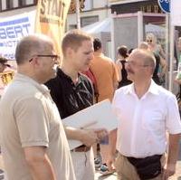 Bild vergrößern:Im Gespräch am Rande des Sudenburg Laufes Stadtrat Michael Hoffmann, Bundestagsabgeordneter Tino Sorge und der Ratsfraktionsvors. Wigbert Schwenke MdL (v.l.n.r.)