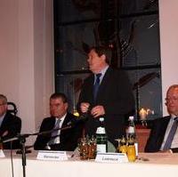 Bild vergrößern:Bei der Diskussion -Wie sicher ist Magdeburg? - Rückblick und Ausblick- der Konrad Adenauer Stiftung der Polizeipräsident Andreas Schomaker, der Innenminister Holger Stahlknecht MdL, Moderator Dieter Steinecke MdL sowie der Landesvorsitzende der Deutschen Polizei Gewerkschaft Wolfgang Ladebeck (v.l.n.r.)