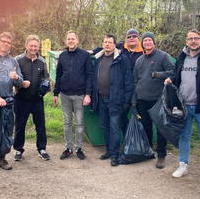 Bild vergrößern:Mitglieder und Freunde des CDU-Ortsverbandes Südost beteiligten sich am 22. April an der Aktion Magdeburg putzt sich