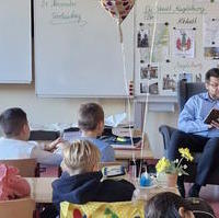 Bild vergrößern:Der CDU-Kreisvorsitzende Tobias Krull MdL hat sich am 21. November aktiv am bundesweiten Vorlesetag beteiligt. 