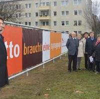 Bild vergrößern:Einweihung eines Banners mit dem Spruch - Otto braucht eine Synagoge -. Mit dabei Landtagspräsident Dieter Steinecke MdL und CDU-Landtagskandidat Tobias Krull. 