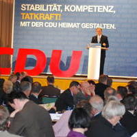 Bild vergrößern:Dr. Reiner Haseloff spricht auf dem 21. CDU-Landesparteitag