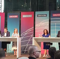 Bild vergrößern:Podium bei der Betriebsräte-Ost-Konferenz der CDU/CSU-Bundestagsfraktion am 27. Juni 2024.