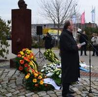 Bild vergrößern:Ministerpräsident Dr. Reiner Haseloff MdL sprach Worte des Gedenkens anlässlich des 67. Jahrestages der Befreiung von Häftlingen aus dem KZ-Aussenlager Magda
