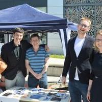 Bild vergrößern:Beim Markt der Möglichkeiten an der Otto-von-Guericke Universität Magdeburg präsentierte sich auch der RCDS Magdeburg (Uni) mit einem Stand. Mit dem RCDS [Ring Christlich-Demokratischer Studenten] Bundesvorsitzenden, Martin Röckert, kam auch prominente Unterstützung aus Berlin.
