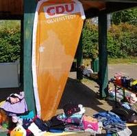 Bild vergrößern:Am Internationalen Kindertag veranstaltete der CDU-Ortsverband Olvenstedt ein Kinder- und Spielplatzfest auf seinem Patenspielplatz am Rennebogen. Dazu gehörte auch ein kleiner Flohmarkt.