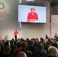 Bild vergrößern:Die CDU-Bundesvorsitzende und Bundeskanzlerin Dr. Angela Merkel spricht bei der Festveranstaltung zum 70sten Gründungstag der CDU Deutschlands. Dank den vielen Parteimitgliedern, die sich meist ehrenamtlich für die Gesellschaft engagieren.