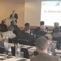 Bild vergrößern:Ministerpräsident Dr. Reiner Haseloff spricht beim deutsch-polnischen Kommunalkongress. 
