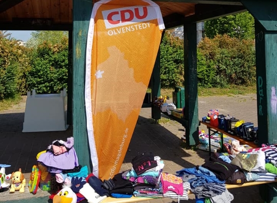 Am Internationalen Kindertag veranstaltete der CDU-Ortsverband Olvenstedt ein Kinder- und Spielplatzfest auf seinem Patenspielplatz am Rennebogen. Dazu gehörte auch ein kleiner Flohmarkt.