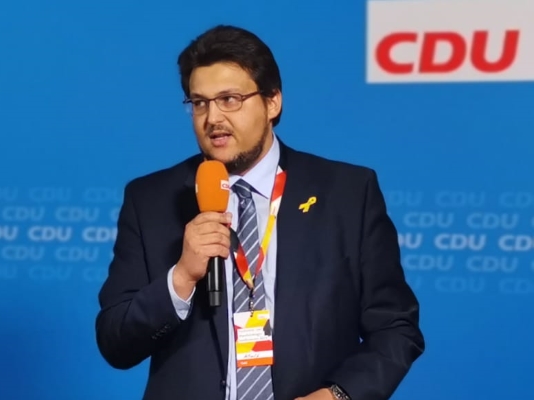 Der CDU-Kreisvorsitzende Tobias Krull MdL spricht bei der Funktions- und Mandatsträgerkonferenz der CDU am 07. November in Schkeuditz.  