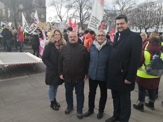 Am Rande der Demonstration von AMEOS-Beschäftigen für einen Tarifvertrag am 05.02. in Magdeburg Annika Wünsche (CDA-Bundesvorstand), Wigbert Schwenke (CDA-Landesvorsitzende), Elke Hannack (stellv. Bundesvorsitzende DGB und CDA), sowie Tobias Krull MdL (v.l.n.r.).