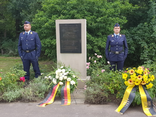 Am 20. Juli wurde an der Gedenkstelle für den gebürtigen Magdeburger Henning von Tresckow an den 76sten Jahrestag des gescheiterten militärischen Widerstandes vom 20. Juli 1944 erinnert, er gehörte zu seinen führenden Köpfen. 