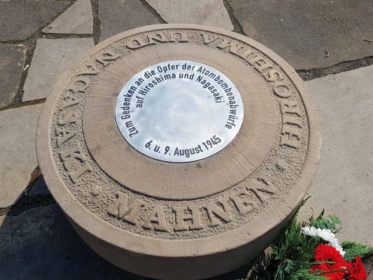 Am 09.08. fand am Denkmal für die Opfer der Atombombenangriffe auf Hiroshima und Nagasaki eine Gedenkveranstaltung statt.