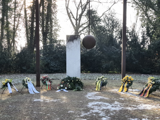 Das Denkmal auf dem Magdeburger Westfriedhof welches an die Opfer der Bombardierung der Stadt in der Nacht vom 16. auf den 17. Januar 1945 erinnert. 