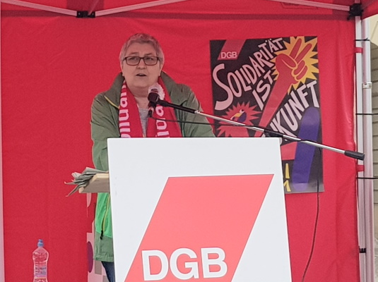 Die stellv. DGB-Bundesvorsitzende Elke Hannack bei ihrer Rede auf dem Alten Markt am 01. Mai. 