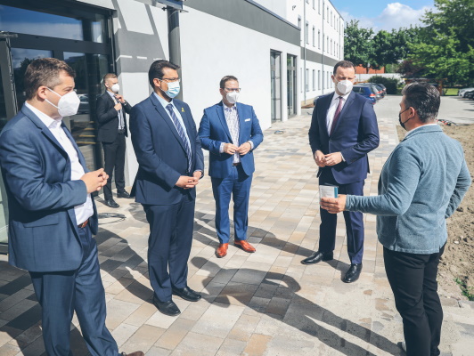 Bundesgesundheitsminister Jens Spahn (2.v.r.) zu Besuch in Magdeburg. 