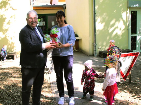 Zum Tag der Kinderbetreuung besuchte Stephen Gerhard Stehli MdL eine Kita in seinem Wahlbereich. 