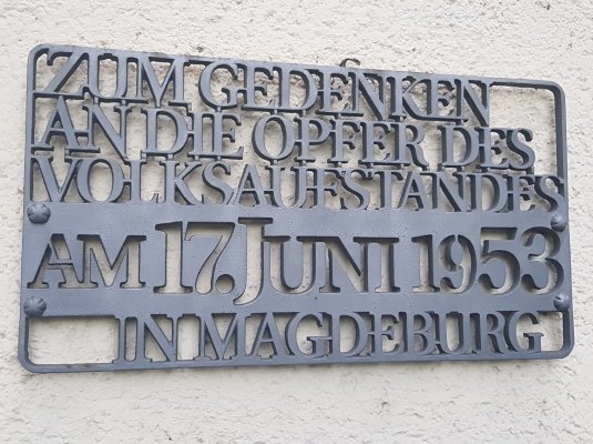 Vor 69 Jahren demonstrierten Menschen in der damaligen DDR für ihre Freiheit. Ihr Protest wurde blutig niedergeschlagen. Wir werden ihren Mut nicht vergessen. 