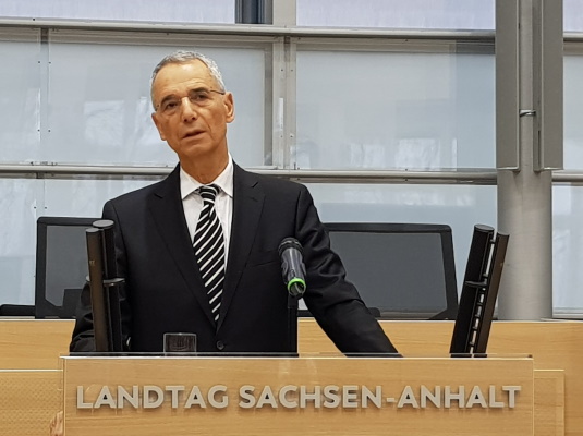 Prof. Dr. Michael Wolffsohn spricht bei der Gedenkveranstaltung zum Volkstrauertag im Landtag am 13. November 2022.