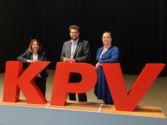 Heike Brehmer, Tobias Krull und Jana Lesniak beim KPV-Kommunalkongress am 19. November in Bochum. (v.l.n.r.) 