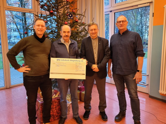 Am 23. Dezember wurde eine Spende über 800 Euro an die Förderschule Hugo Kükelhaus durch den Ortsverband Süd übergeben. 
