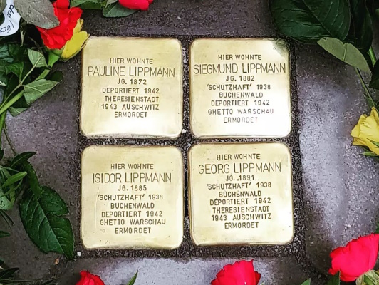 Diese Stolpersteine in Erinnerung der Geschwister Lippmann als NS-Opfer wurden am 08. Mai verlegt. 