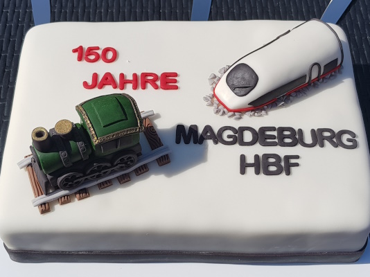 Der Geburtstagskuchen zum 150jährigen Bestehen des Magdeburger Hauptbahnhofs.