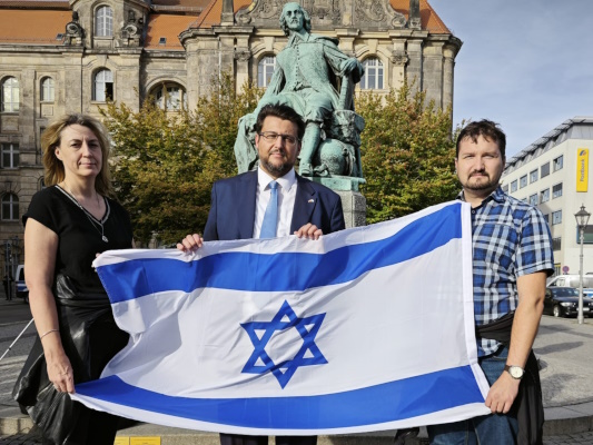 Solidarität mit Israel zeigte bei einer Demo am 11. Oktober unter anderem die Europawahlkandidatin Alexandra Mehnert (g.l.). 