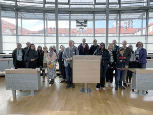 Der Landtagsabgeordnete Stephen Gerhard Stehli begrüßte am 14. Oktober eine Besuchergruppe aus Nashville in Magdeburg.