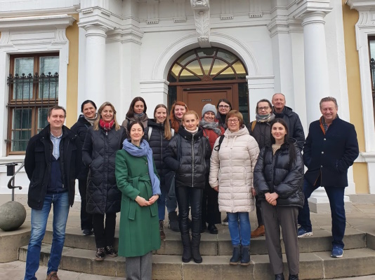 Besuch einer Gruppe eines Integrationskurses für ukrainische Flüchtlinge im Landtag am 08. Februar.