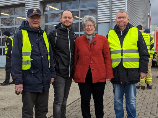 Einige der anwesenden CDU-Mitglieder bei der Grünkohlwanderung der Freiwilligen Feuerwehr Magdeburg-Olvenstedt.