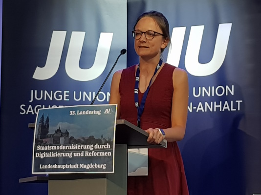 Die JU-Landesvorsitzende Anna Kreye spricht beim Landestag der Jungen Union in Magdeburg am 10. August diesen Jahres. 