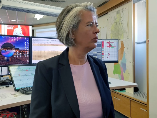 Innenministerien Dr. Tamara Zieschang bei ihrem Besuch in der Magdeburger Rettungsleitstelle am 12. September 2024.