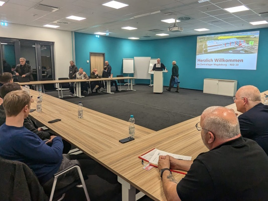 CDU-Mitglieder besuchten am 19. November das REWE-Logistikzentrum in MD-Rothensee