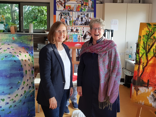 Monika Schwenke und Anne-Marie Keding MdL bei der Spätsommerbegegnung des Refugium e.V.. 