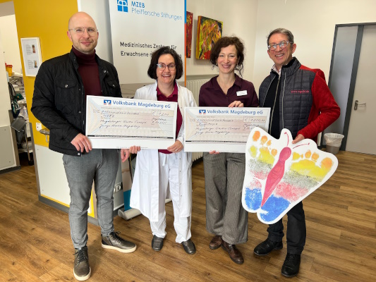Spendenübergabe an das Kinderhospiz und Medizinische Zentrum für Erwachsene mit Behinderung