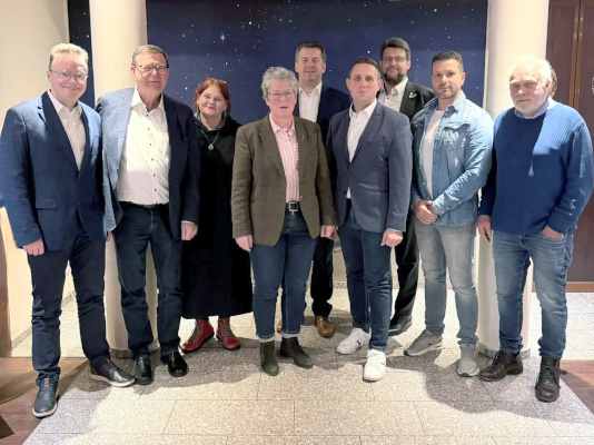 Der neue Vorstand des CDU-Ortsverbandes Sudenburg/Friedenshöhe mit einigen Gästen