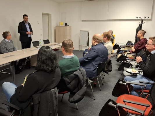 Der Landtagsabgeordnete Tobias Krull war am 11. Dezember Gastgeber eines Abgeordnetengesprächs im Landtag.