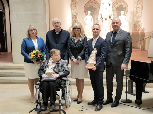 Die Preisträger und die Laudatoren bei der Verleihung des Adelheid-Preises der Landeshauptstadt Magdeburg